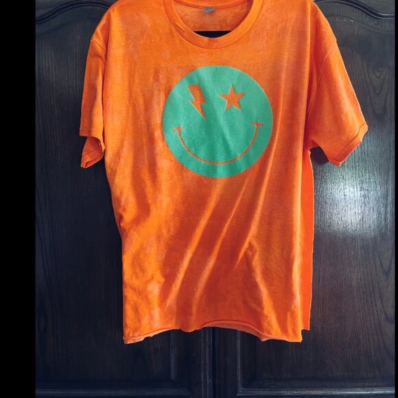 Smiley Face Graphic Tee Shirt - Picture 1 of 1